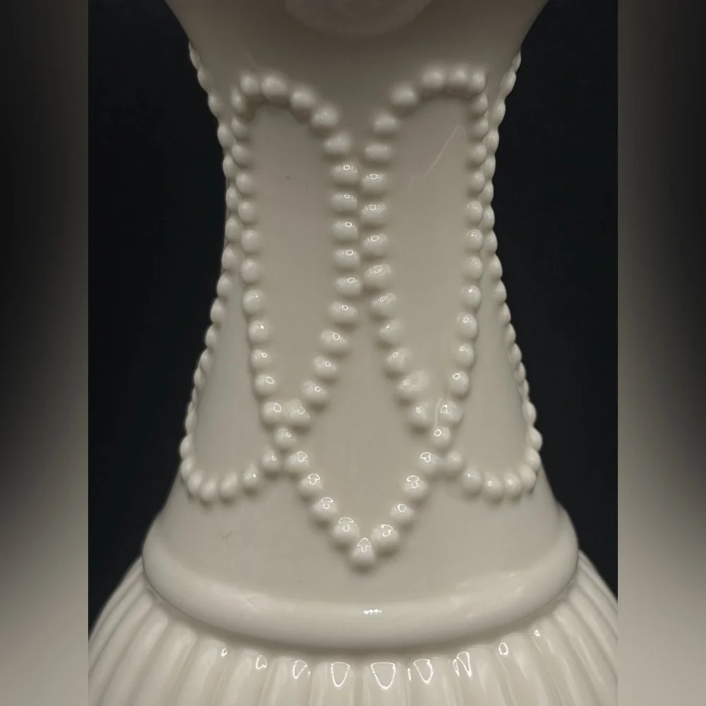 Lenox Ivory Beaded Porcelain Gold Tone Trim Tabletop Bud Vase Vessel Tableware